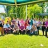 Guru SMK Sura Dewa Larantuka mengenakan baju adat daerah