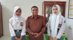 Ahmad Taher bersama dua peserta didik SMk Sura DEWA Larantukayang lolos seleksi duta baca