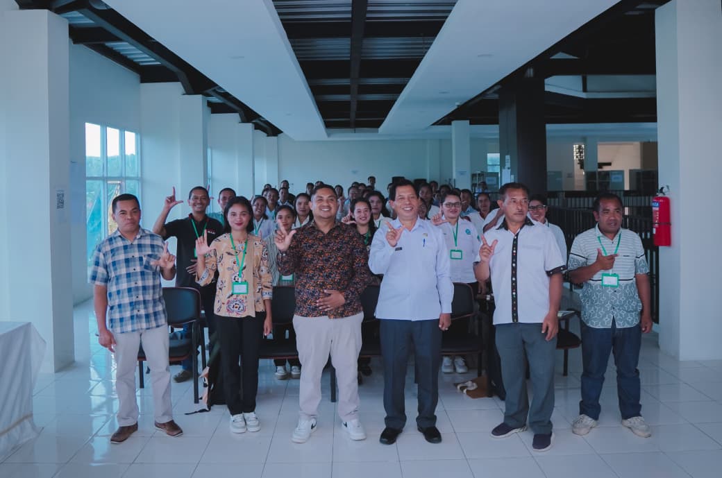 Membaca Nyaring , Generasi Emas 2045 , Literasi Manggarai Timur , Perpustakaan Daerah , Budaya Baca Sejak Dini , Peran Orang Tua , Pegiat Literasi , Pendidikan Karakter , Transformasi Perpustakaan , Pengembangan Kognitif