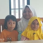Perpustakaan Daerah Flores Timur, MIN Lamahala, Adonara Timur, Adifa Syauqina Malaika Zahra, TBM Lautan Ilmu, Literasi Anak, Wisata Edukasi, Larantuka. Nama Orang: Adifa Syauqina Malaika Zahra (Ifah), Ija Syukur