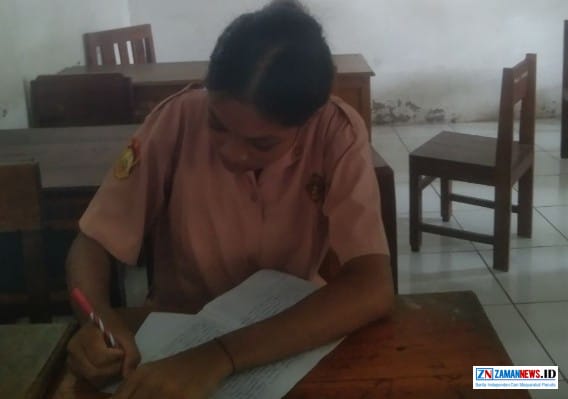 engolahan sampah bijak, kreativitas sampah, SMK Sura Dewa Larantuka, Bergita Delwi Balawala, limbah organik, ekonomi kreatif Flores, daur ulang sampah, inovasi pelajar