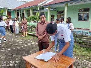 OSIS SMK Sura Dewa Larantuka, Pelantikan OSIS 2026, SMK Sura Dewa, Ahmad Taher SE, Bergita Delwi Balawala, Berita Larantuka, Stop Bullying Sekolah, Pendidikan Karakter SMK