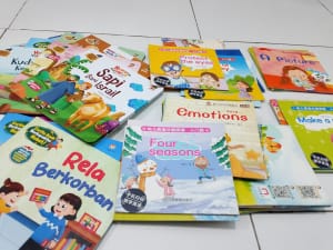 TBM Lautan Ilmu, Literasi Flores Timur, Pinjam Gulir Buku, Ija Syukur, Taman Baca Masyarakat, Kecanduan Gadget Anak, Hibah Buku