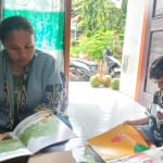 TBM Lautan Ilmu, Flores Timur, TBM Nara Eban, Anjelina Tukan, Pinjam Gulir Buku, Literasi Anak, ZamanNews.id, Taman Bacaan Masyarakat, Buku Jenjang A, Koleksi Buku
