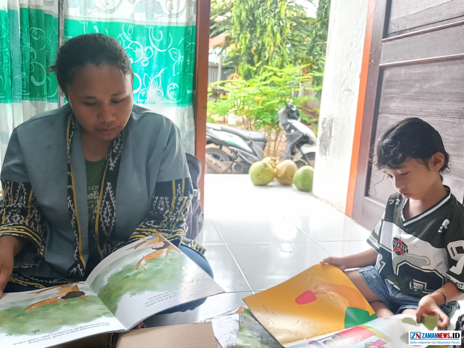 TBM Lautan Ilmu, Flores Timur, TBM Nara Eban, Anjelina Tukan, Pinjam Gulir Buku, Literasi Anak, ZamanNews.id, Taman Bacaan Masyarakat, Buku Jenjang A, Koleksi Buku