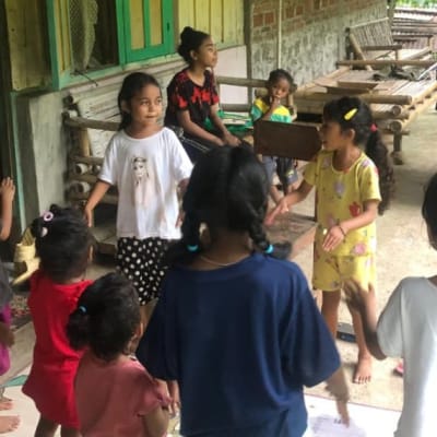 Nara Eban, Tutor Sebaya, Kepemimpinan Anak, Literasi Komunitas, Pendidikan Karakter, Anjelina Tukan, Inovasi Pembelajaran, Kepercayaan Diri