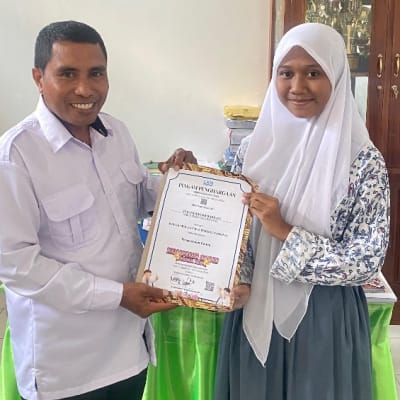 Medali emas nasional, Lembaga Kompetisi Nasional, Beasiswa prestasi, Flores Timur, Sekolah unggulan, Kompetisi sains