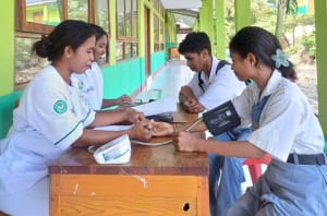 SMK Sura Dewa, Moh Zaini Ratuloli, Puskesmas Kelike, Keperawatan, SMAN 1 Solor Selatan, Cek Kesehatan, Praktik Kerja, Tenaga Kesehatan