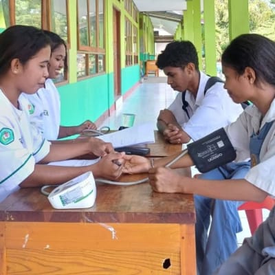 SMK Sura Dewa, Moh Zaini Ratuloli, Puskesmas Kelike, Keperawatan, SMAN 1 Solor Selatan, Cek Kesehatan, Praktik Kerja, Tenaga Kesehatan