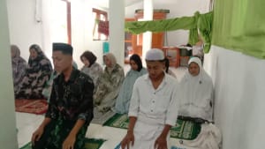SMK Sura Dewa Larantuka gelar ujian praktek agama yang harmonis. Siswa tampil rapi dengan balutan busana adat Flores Timur dan busana muslim