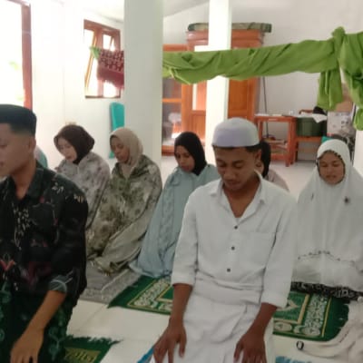 SMK Sura Dewa Larantuka gelar ujian praktek agama yang harmonis. Siswa tampil rapi dengan balutan busana adat Flores Timur dan busana muslim