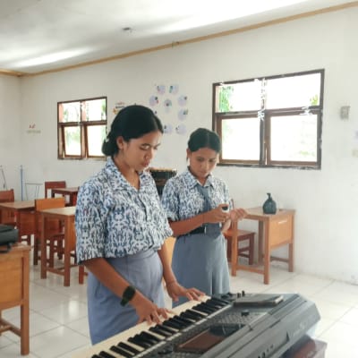 Musikalisasi puisi, Badan Bahasa NTT, Yanto Said, Bakat seni siswa, Pendidikan karakter, NTT Berprestasi