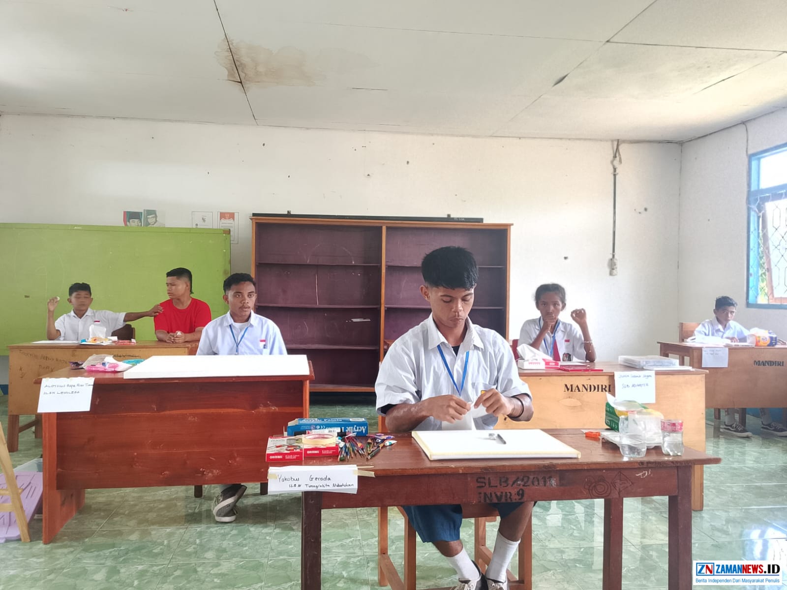 FLS3N, Moh Zaini Ratuloli, SLB Negeri Weri, Pendidikan Inklusif, Cabang Dinas Pendidikan Wilayah 4 NTT, Seni Rupa, Flores Timur, Kompetisi Siswa