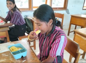 Harapan Maria Raha Liwu, SMAN 1 Wulanggitang, Makan Bergizi Gratis, Komunitas Jejak Zaman, Flores Timur, Esai Inspiratif, Pendidikan Karakter, Kemandirian Siswa