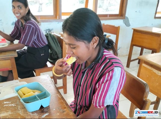 Harapan Maria Raha Liwu, SMAN 1 Wulanggitang, Makan Bergizi Gratis, Komunitas Jejak Zaman, Flores Timur, Esai Inspiratif, Pendidikan Karakter, Kemandirian Siswa