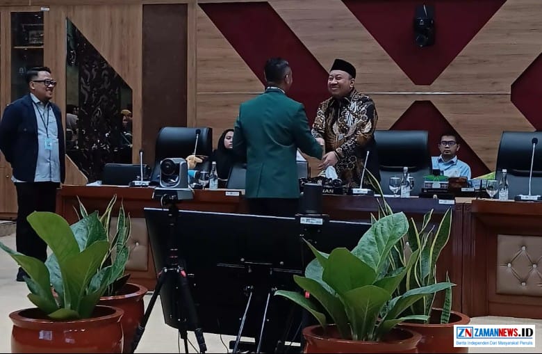 Maksimus Masan Kian, Komisi X DPR RI, Senayan, Universitas Negeri Jakarta, Moh. Takdir, Lalu Hadrian Irfani, Unifah Rosyidi, Flores Timur, Guru Honorer, UU Sisdiknas