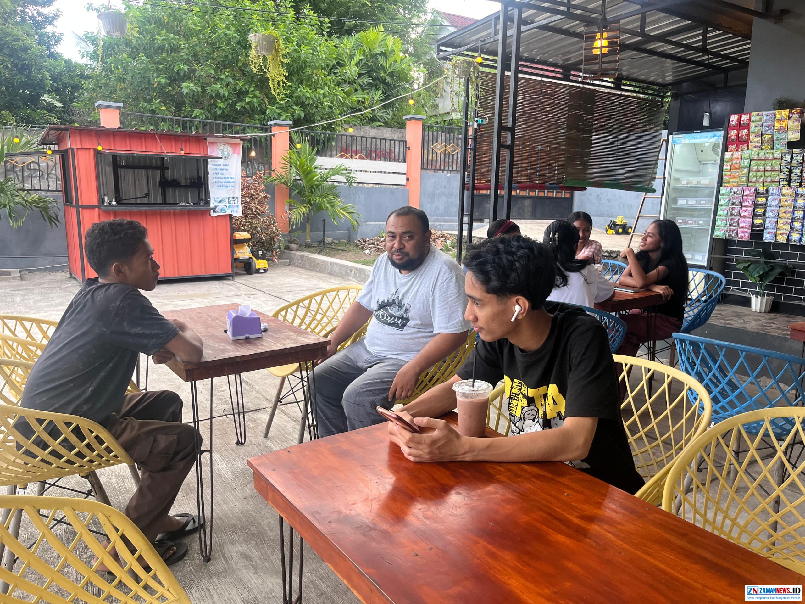 Bengkel Seni Milenial, Moh Zaini Ratuloli, Dewa Aza, Cafe Gado Gado Bu Warno, SMK Sura Dewa, Larantuka, Film Pendek, Kreativitas Lokal