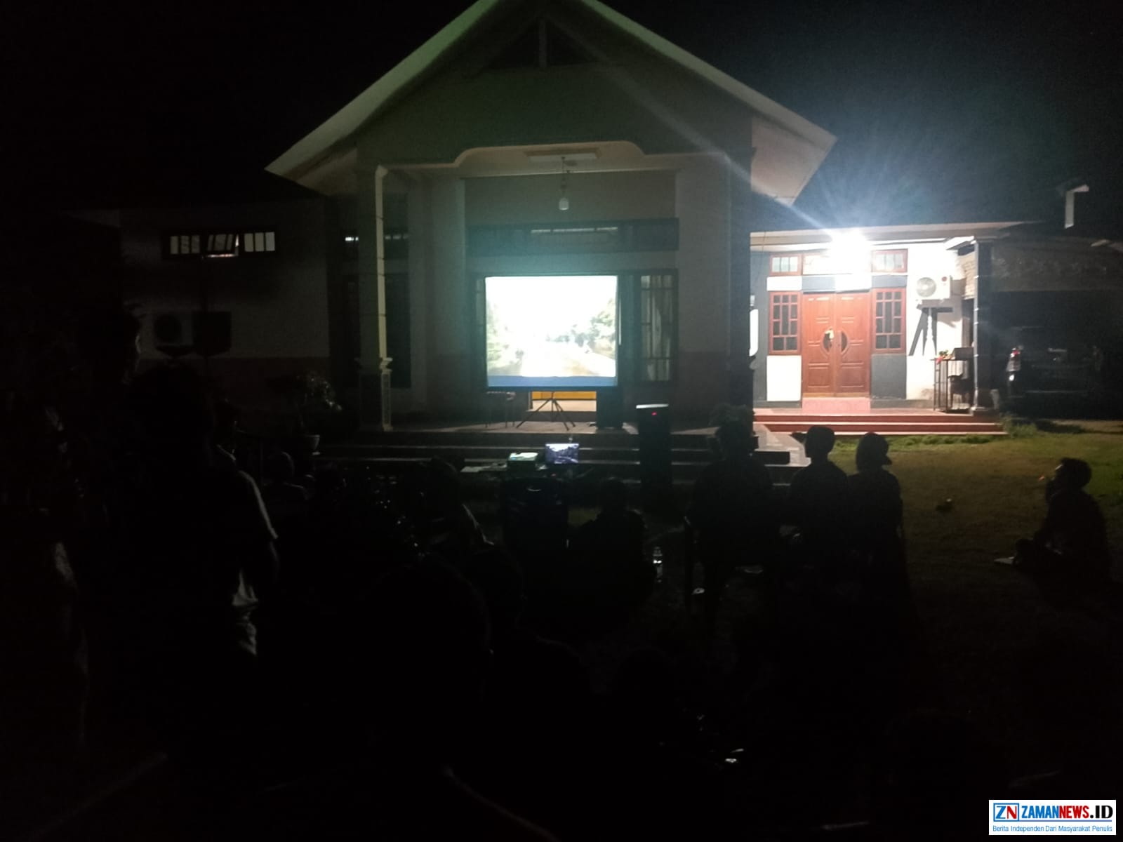 Film Pesta Babi, Dandhy Laksono, Larantuka, Nagi Runner, Papua, Moh Zaini Ratuloli, Keadilan Sosial, Dokumenter Kontroversial
